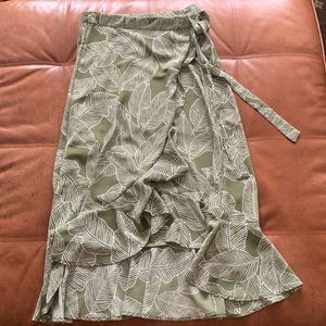 Green floral wrap skirt with tie!